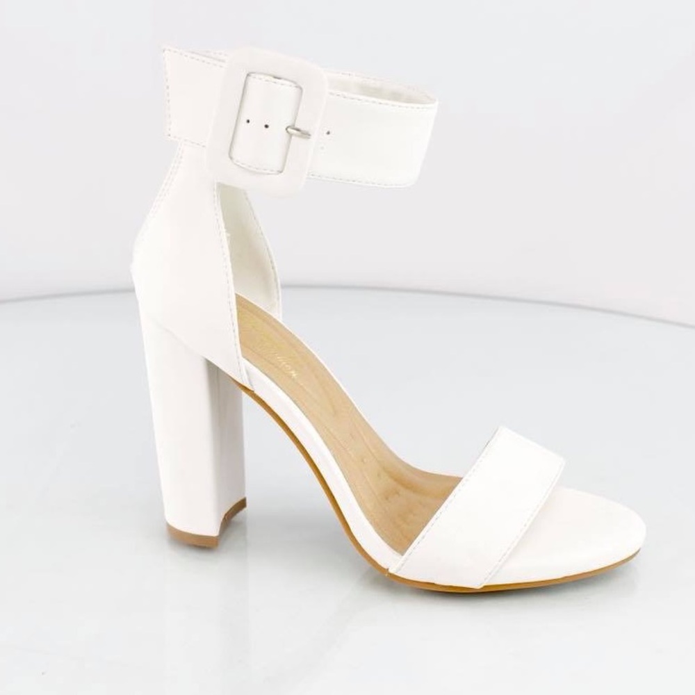 Women’s white Block Heel 💞